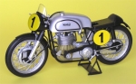 Italieri Protar Motorradmodell - Norton 550 Manx 1:9